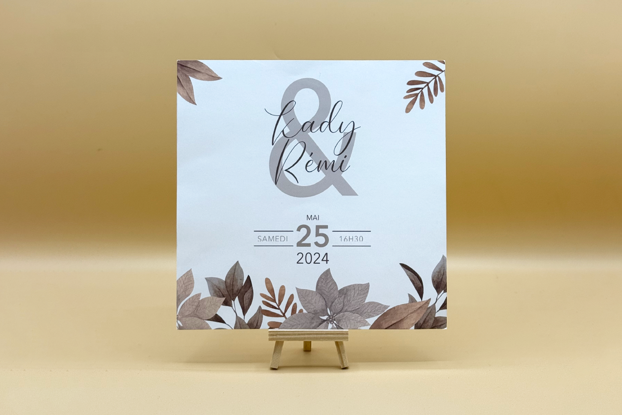 Carte de visite du studio graphique La Scarabée, au design minimaliste et professionnel, avec logo et identité visuelle sur mesure